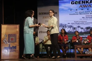 Alina Saldanha receiving the Goenkarponn Award presented to her husband Matanhy Saldanha, posthumously