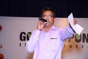 Arturo D_Souza taking charge of the proceedings, he did such a fine job!
