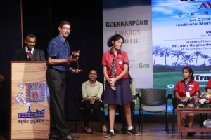Brahmanand Sancoalkar, ace football goalkeeper of yesteryears, receiving his award