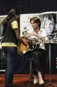 Honouring the musicians who have come to them, great tradition!