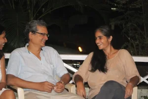 Noted Surgeon, Dr Bossuet Afonso and his wife, the charming Nalini D_Souza sharing a lighter moment with Liz Gracias!