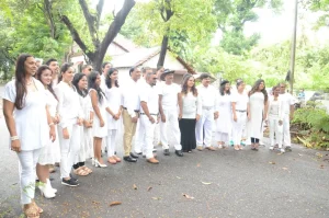 The Singers all dressed in white.....how beautiful!