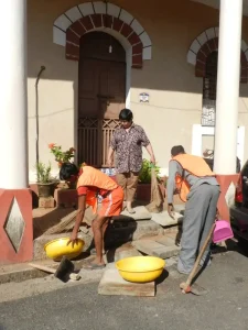 This was Goa ForGiving's and Sergio Dias' gift to the people of Sao Tome, to have their place cleaned up for the Christmas season!