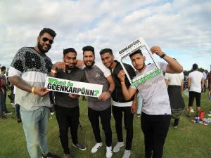 a group of youth show their support to Goenkarponn