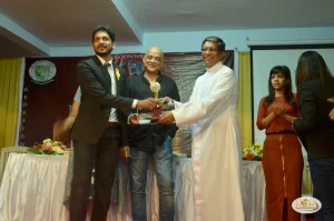 Armando Gonsalves and the Principal present awards to students