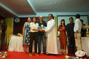 Armando Gonsalves and the Principal present awards to students
