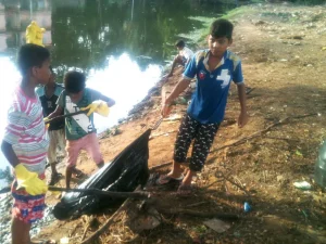 Kids getting involved to keep the Creek clean. It is important that the local people get involved in the ownership of the Creek